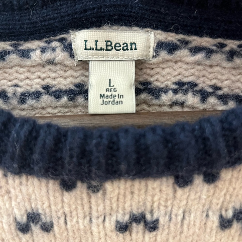 Vintage L.L. Bean Women's Cream and Navy Fisherman’s Lamb Wool Sweater - Picture 3 of 5